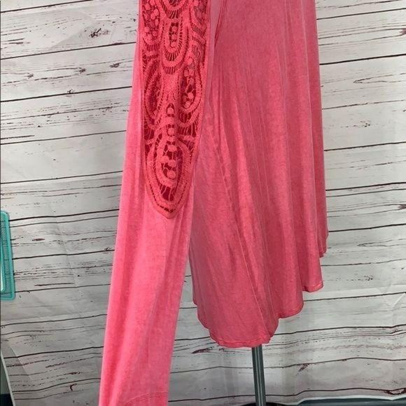 Bobbie Brooks Woman Faded‎ Red Embroidered Cold Shoulder Ombre Tunic Top Size 1X - Picture 5 of 8